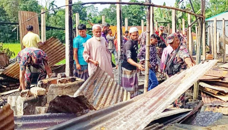 নালিতাবাড়ীতে ভয়াবহ অগ্নিকান্ড ৫ দোকান পুড়ে ছাই