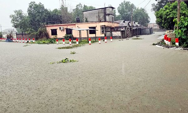 যমুনা সার কারখানার পানি  নিষ্কাশনের নেই কোন ব্যবস্থা