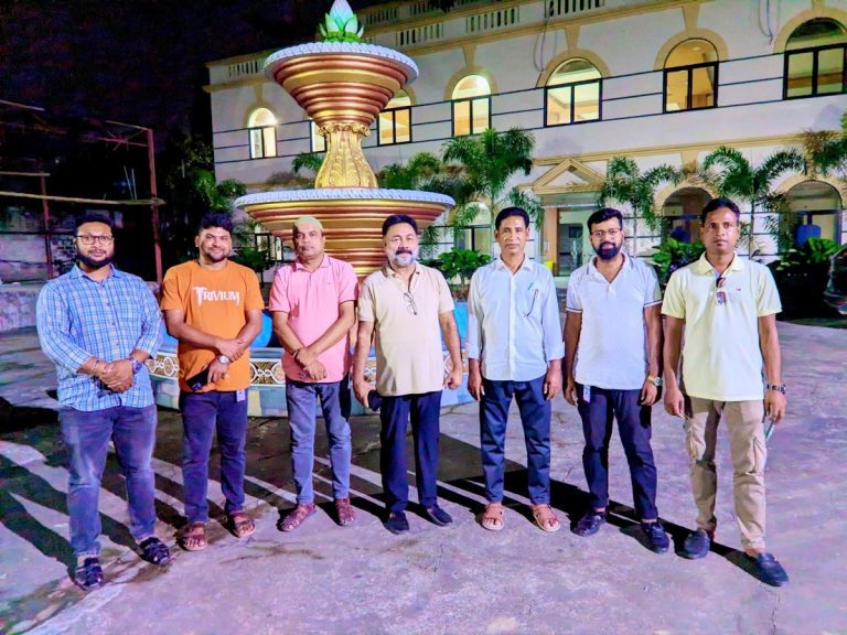 আগামী ১১ অক্টোবর শনিবার অনুষ্ঠিতব্য জামালপুরের দলিল লেখক সমাবেশের ভেন্যু পরিদর্শন করছেন বাংলাদেশ দলিল লেখক সমিতি জামালপুর জেলার নেতৃবৃন্দ। ছবি- জামালপুর দিনকাল