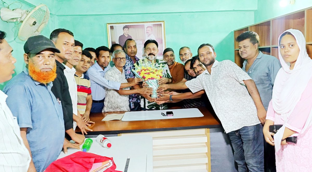 জামালপুর সিটি প্রেস ক্লাবের পক্ষ থেকে নবনির্বাচিত বাংলাদেশ দলিল লেখক সমিতি জামালপুর জেলা শাখার সভাপতি ও সম্পাদককে সংবর্ধনা